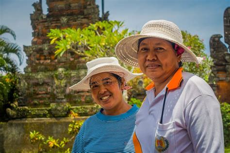 Bali Indonesia March 05 2017 Unidentified Women Posing In Pura