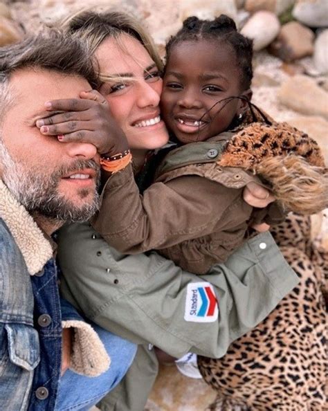 Um ano e meio de incertezas, mais de dez viagens ao malawi, choro, abraços aflitos e cheios de amor a cada despedida. Bruno Gagliasso e Giovanna Ewbank adotam menino do Malawi ...