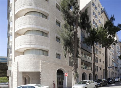 פרויקט המגורים היוקרתי ברחוב הרב קוק 7 נהנה ממיקום מושלם בליבה הפועם של ירושלים, ומתכנון מושלם למען נוחות בלתי מתפשרת. הרב קוק 7 | מ.ש. אלומיניום