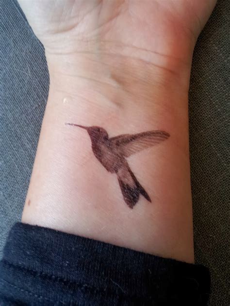 31 Hummingbird Wrist Tattoos Design