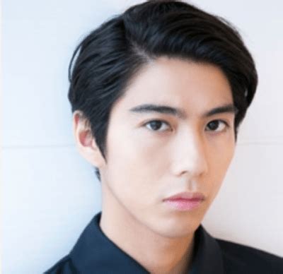 Kaku kento is a japanese actor, born in tokyo.he started his career as an actor in 2007 with a minor role in the movie shindo. 賀来賢人の学歴（出身高校・大学）と経歴は？大学時代の ...