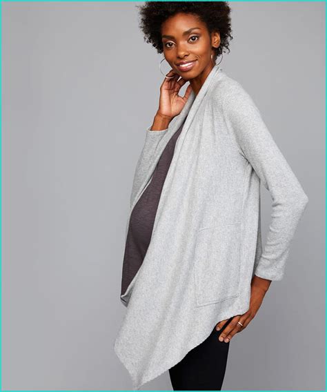 10 Must Have Maternity Work Clothes For Moms To Be