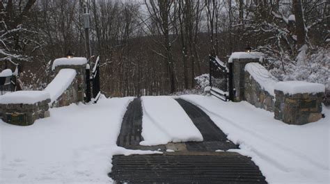 Homeadvisor's heated driveway cost guide gives the price of heated concrete or asphalt driveways, walkways and sidewalks. fallhomes-heateddrischu.jpg Images - Frompo