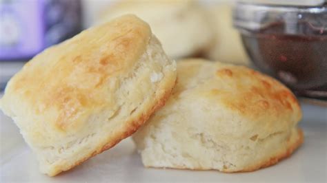 Fluffy Southern Buttermilk Biscuits Recipe Youtube
