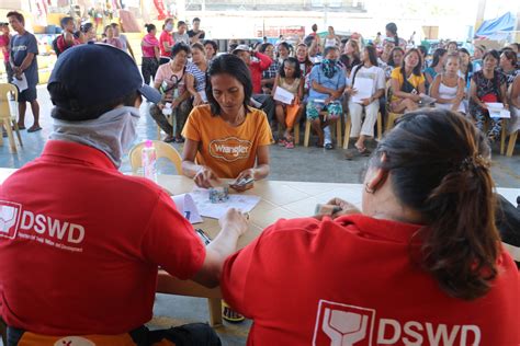 fire victims receive php 20 000 livelihood assistance from dswd dswd field office 7
