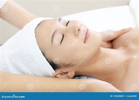 massagem dos termas para a mulher bonita bonita imagem de stock imagem de japonês falha