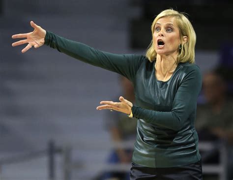 Baylor S Kim Mulkey Apologizes For Remarks About Assault Scandal Chicago Tribune