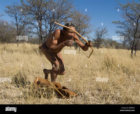 San Men Hunting Hi Res Stock Photography And Images Alamy