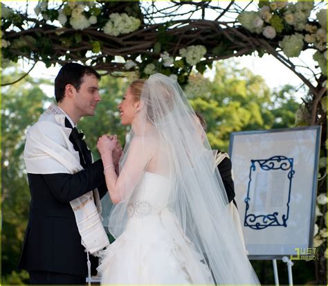 Full Sized Photo Of Chelsea Clinton Marries Marc Mezvinsky 05 Photo 2470582 Just Jared