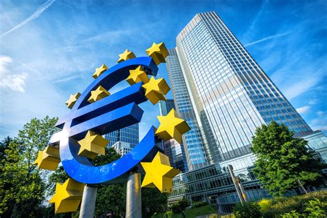 Istituita il 1º giugno 1998 succedendo all'istituto monetario europeo, in vista dell'introduzione dell'euro il 1º gennaio. Lavoro, direzione Francoforte: nuovi stage alla BCE ...