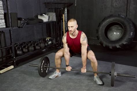 How To Master The Sumo Deadlift Exercise Form For Heavy Weights