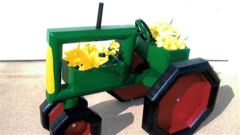 Green Tractor Flower Planter Z209 Davenport 2016