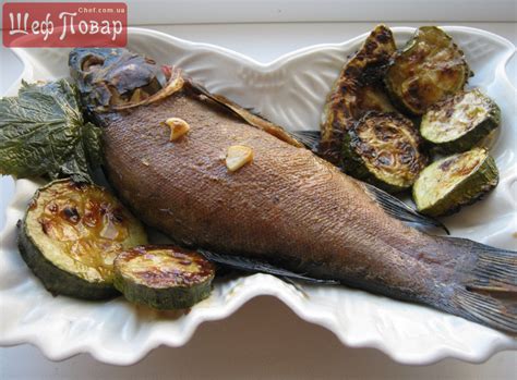 Линь, запеченный с кабачками и листьями смородины / Рыбные блюда ...
