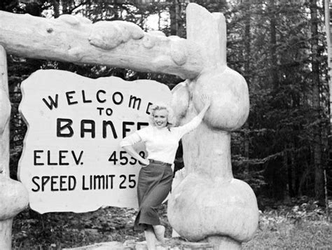 Rarely Seen Photographs Of ‘injured Marilyn Monroe On Crutches In