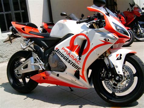The honda cbr models are a series of honda sport bikes first introduced in 1983. Team Cristofolini - Elaborazioni 2T e 4T