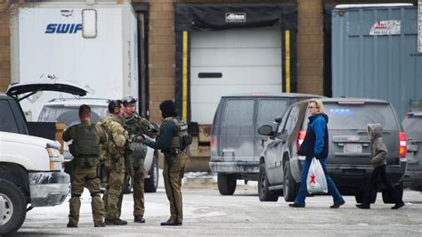 Police Man With Ammo Crude Explosives Kills 2 At Maryland Mall Cnn