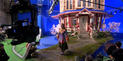 Alice Through The Looking Glass Behind The Scenes Alice Through The