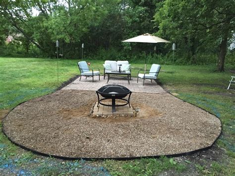 Pea gravel is great to add to a fire pit area because you don't have to be so precise with it. Patio Backyard Circle Gravel The Dabbling Crafter Sunday ...