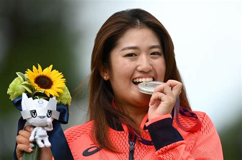 News Navigator Why Do Olympians Bite Their Medals The Mainichi