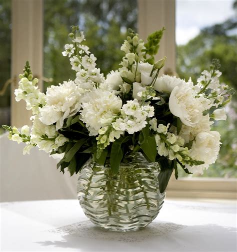 Flowers at hilltop has a good number of funeral arrangements and sympathy flowers so you can always send your kindest condolences. Vase Flowers: Flower School | Amanda Austin Flowers | Blog