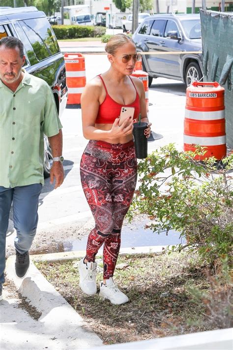 Jennifer Lopez Sexy In Leggings After Workout 15 Photos The Fappening