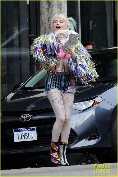 Margot Robbie As Harley Quinn In Birds Of Prey First Look Pics