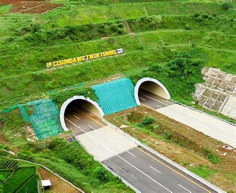 Pertama Di Indonesia Terowongan Kembar Di Tol Cisumdawu