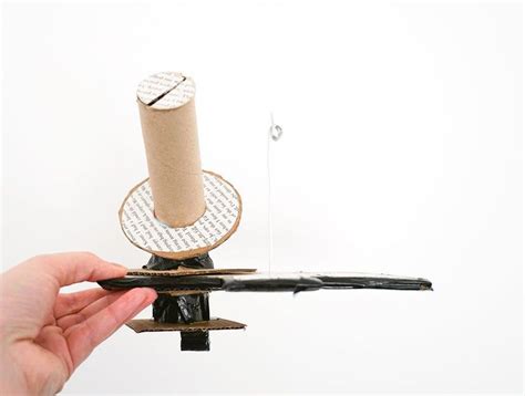 As a fledgling yarn dyer and knitting pattern designer, you would think i own one. DIY Yarn Winder | Cardboard Knitting Gadget! | Yarn diy ...