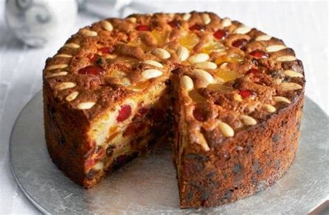 She knows what she's talking about. Mary Berry's Victorian Christmas cake | Recette | Recipes ...