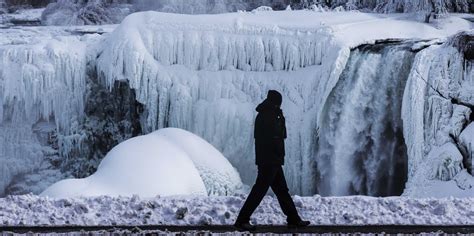 Gorgeous Images Of Partially Frozen Niagara Falls Niagara Falls