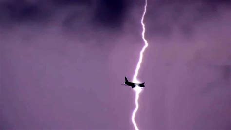 Plane Struck By Lightning In Flight Youtube
