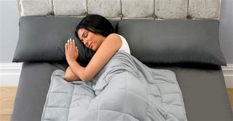 Weighted blanket aids sleep and reduces anxiety | Entertainment Daily