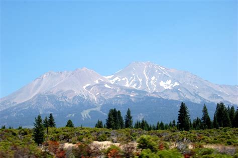 Mount Shasta On Our Way To Oregon We Got A Glimpse Of Moun Flickr