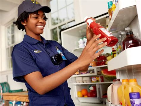 Walmart Employees Will Soon Deliver Groceries To Your Fridge When You
