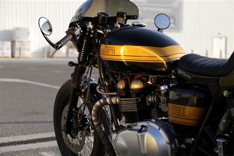 A Retrotastic Triumph Thruxton Custom By Tamarit Motorcycles