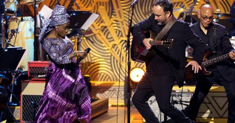 Stevie Wonder, Dave Matthews, More Pay Tribute To Paul Simon At Grammy