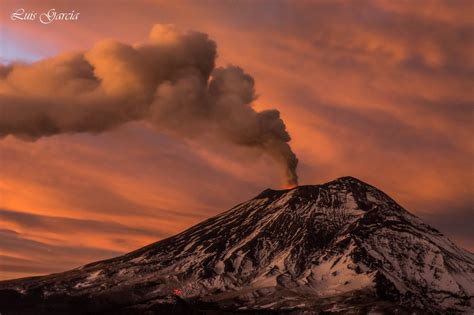 I guardiani del vulcano vengono chiamati temperos del vulcano popocatépetl, e ad esso si riferiscono come don goyo o serafín, personificandolo come un'indigena. Strong Popocatepetl eruption covers Mexico city in a layer ...