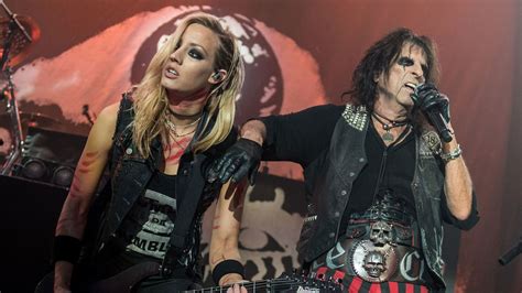 Alice Cooper Guitarist Nita Strauss Quits Band And Cancels Upcoming