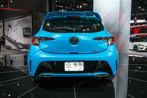 Engage the sport mode via a button near the shifter and the engine spends more time in closer proximity to 2019 toyota corolla hatchback se. 2019 Toyota Corolla Hatchback 05 - Motor Trend en Español