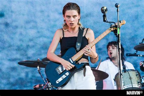 G bm/f# c the thing you chorus c g when your friends are talking you hardly hear a word g am bm you were the first person here. Wolf Alice está dando señales de vida nuevamente