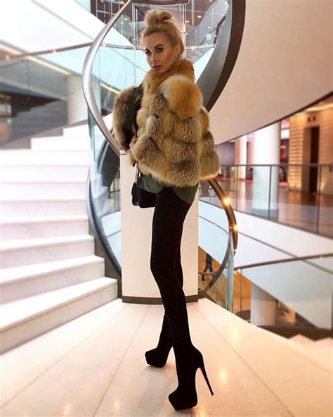 monika ⭐⭐️⭐️⭐️⭐️️ в instagram lovehighheels 💁‍♀️ hello 🤗 fur fashion sexy outfits fashion