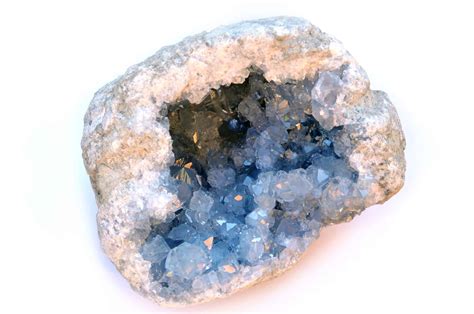 16 Most Common Types Of Crystals You Can Find In Geodes How To Find Rocks