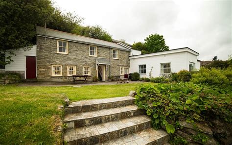 Find cheap or luxury self catering accommodation. 4 bed Cottage in Falmouth - 158740 - Beach Cottage