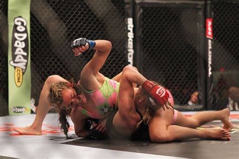 strikeforce results fedor vs henderson miesha tate submits marloes coenen to win women s
