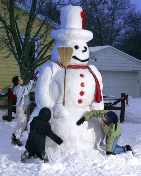 Big Huge Snowman Snow Fun Frosty The Snowmen Snowman
