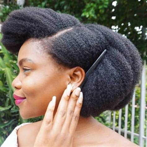 Discover endless inspiration, styling ideas, plus hair cutting advice for this versatile mid length hair here. 5 natural hairstyles, perfect for summer dates