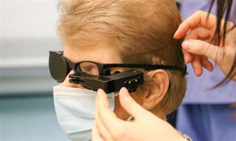 Implante Ocular Con Un Chip Biónico Le Permitió Recuperar La Visión