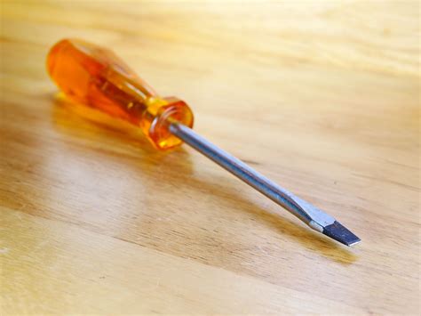 How To Use A Flat Head Screwdriver