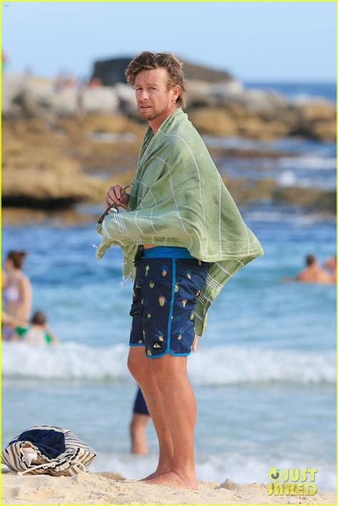 Simon Baker Goes Shirtless In Sydney Ahead Of The Mentalist Series Finale Photo 3308142