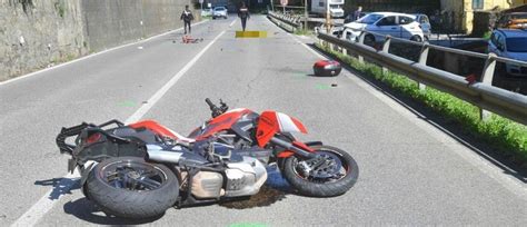 Lastra A Signa Tragico Scontro Fra Moto E Bici Due Morti Le Vittime